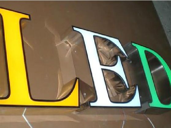 桂阳县介绍LED招牌的基础知识。